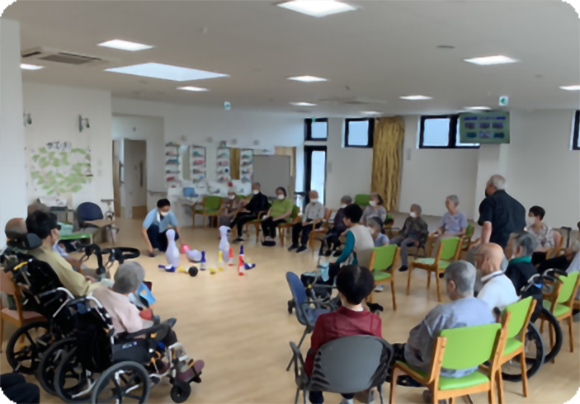 個別レク、集団レクに分かれて利用者様に合ったサービスを提供します。